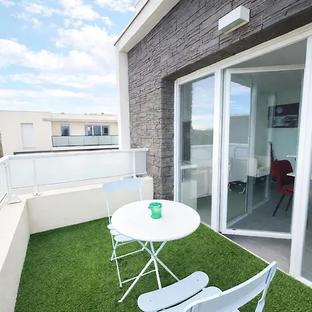 Apartmán : 4 Pers Avec Terrasse, Parking Et Wifi - Fr-1-309-555 *